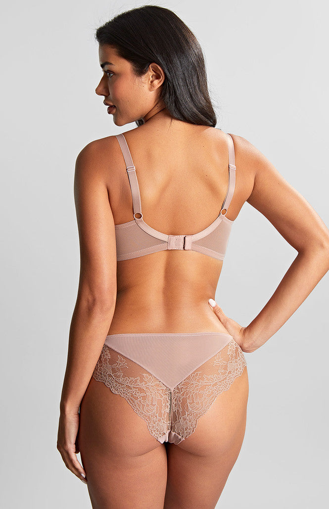 Panache: Brazilian Ana
