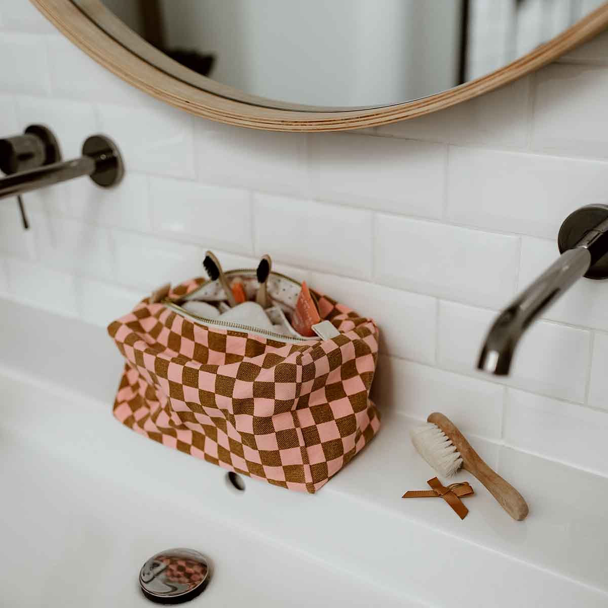 Rose in April - VIC TOILETRY BAG CHECKERBOARD STRAWBERRY