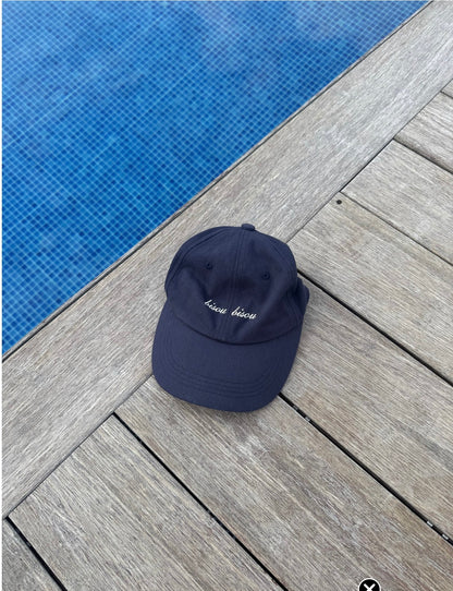 Lescarf Bisou Bisou Cap in Navy