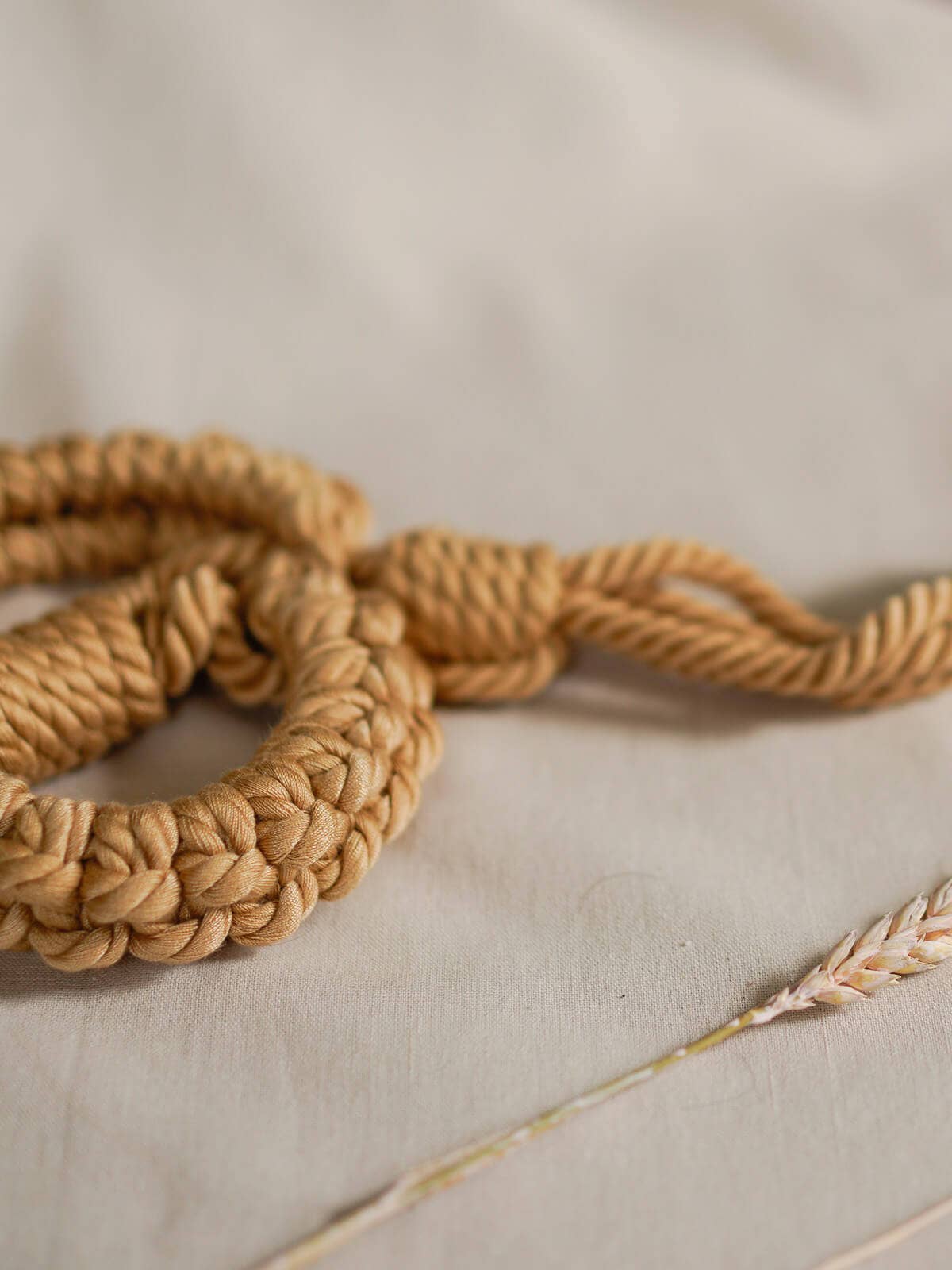 The Natural Love Company - Kanuka | Handcuffs | Soft Handcuffs with Control Cord